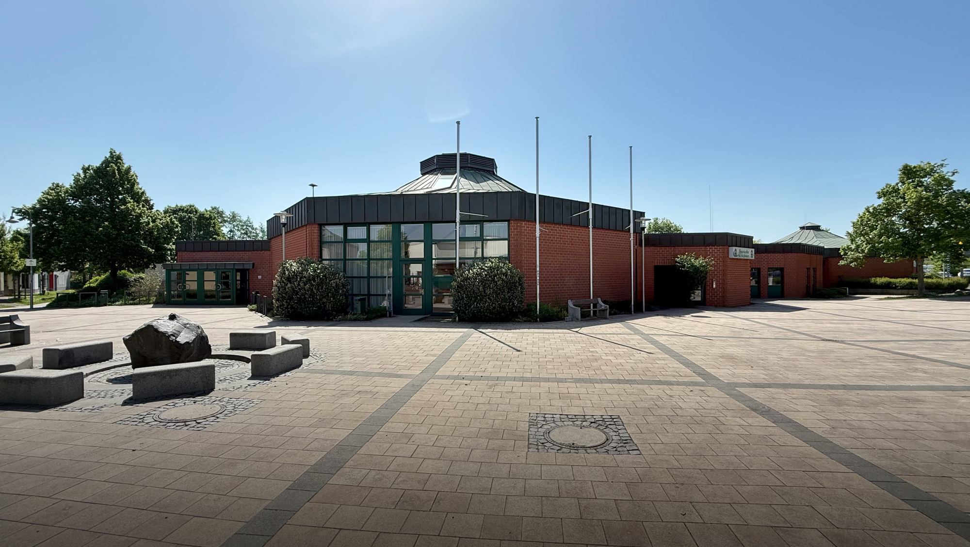 Adolf Reichwein Halle Frontansicht