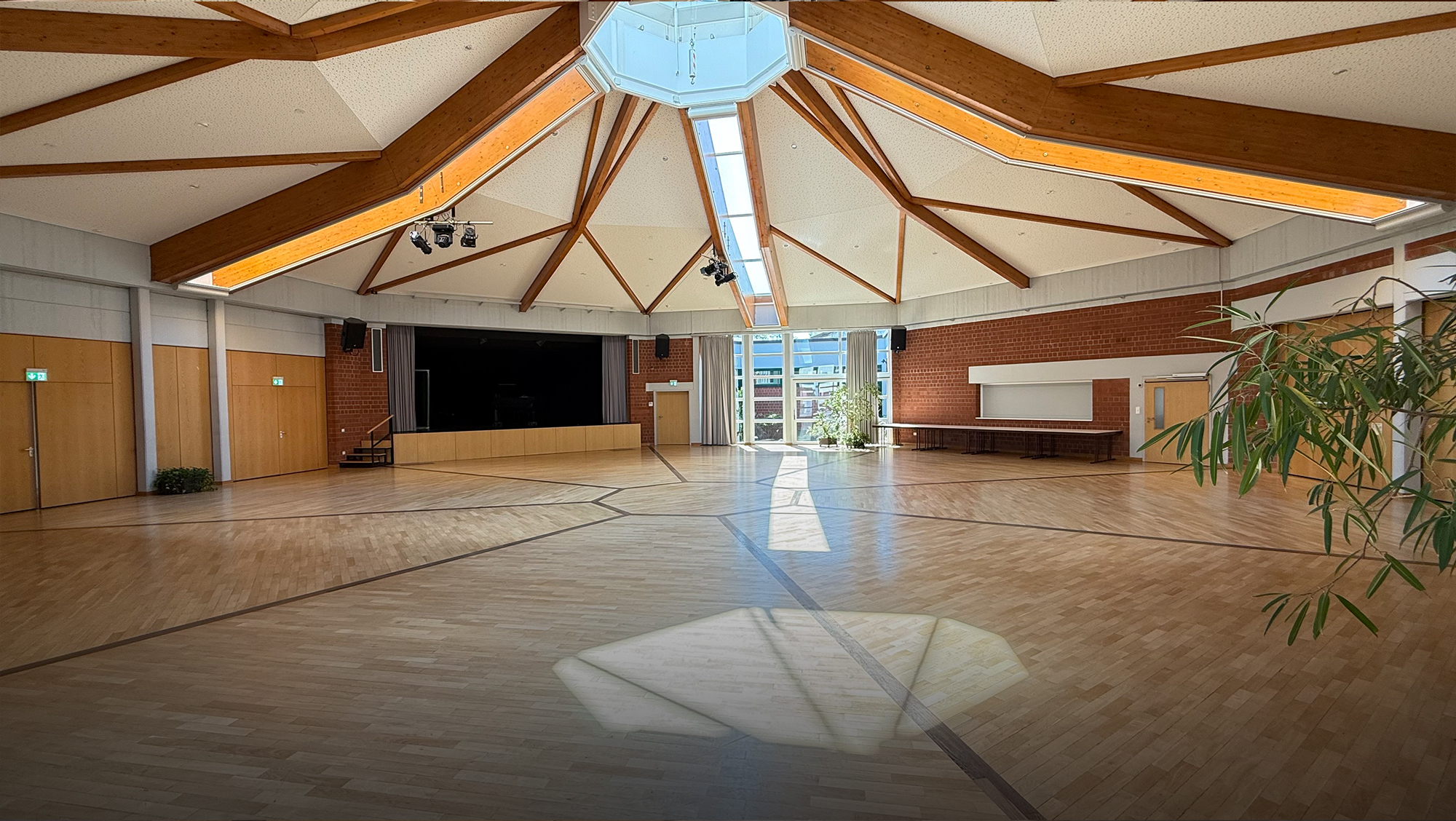 Adolf Reichwein Halle Saal Bühne