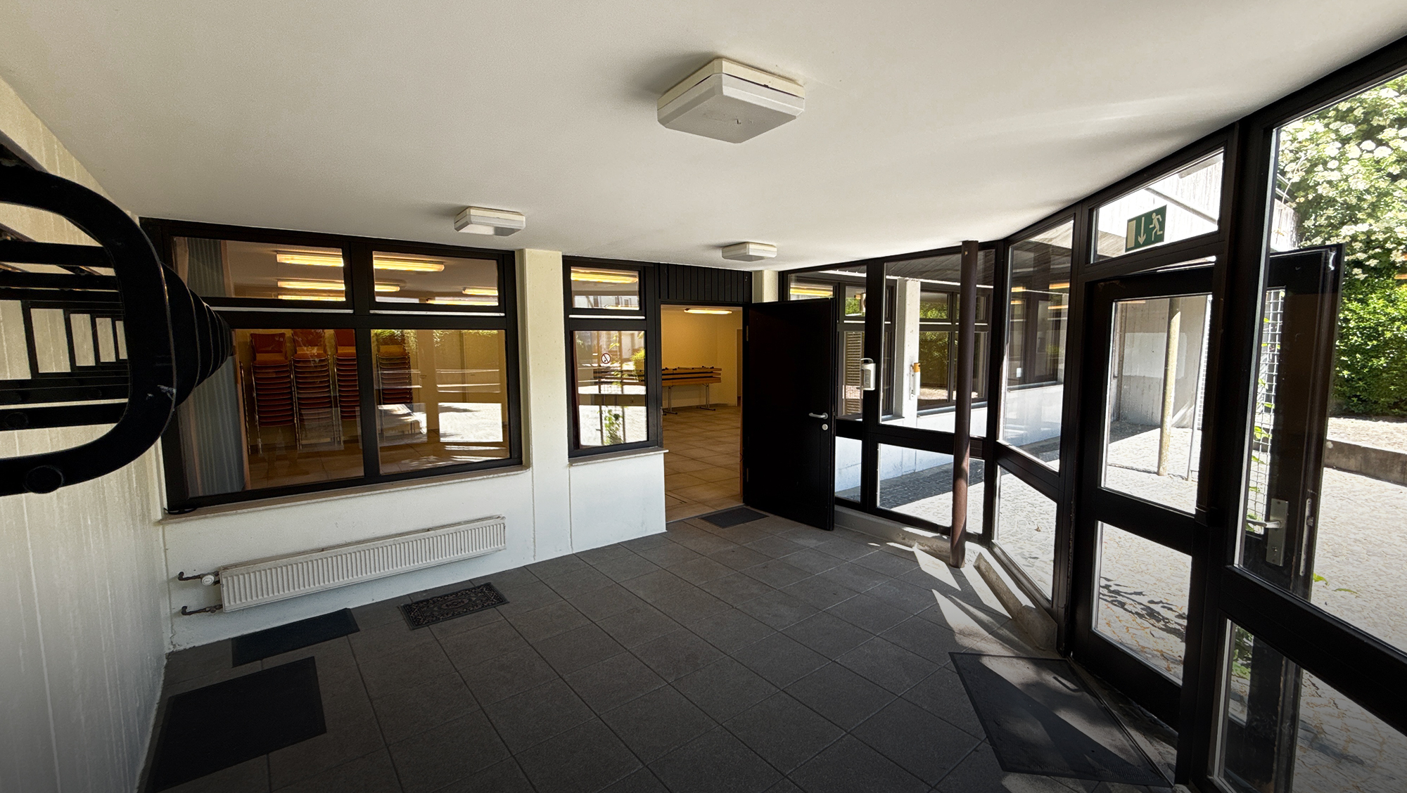 Dorfgemeinschaftsraum Rodheim Eingang Garderobe