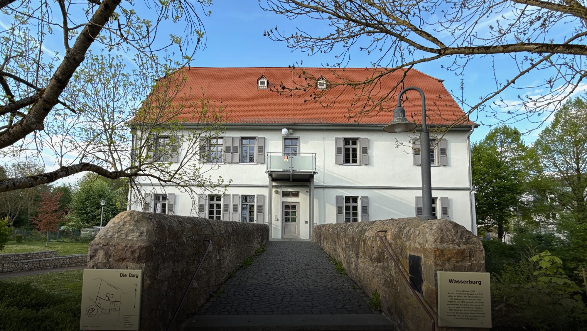 Wasserburg Nieder-Rosbach Eingang